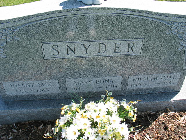 William Gale, Mary Edna and Infant son Snyder